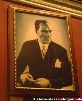 Atatürk in un ristorante di İstanbul